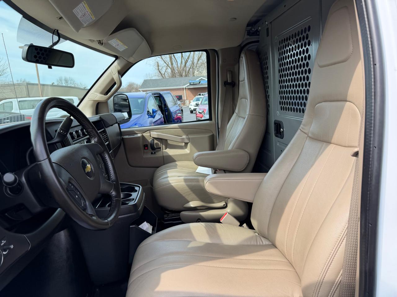 Chevrolet Express Cargo Van RWD 2500 135" 2021