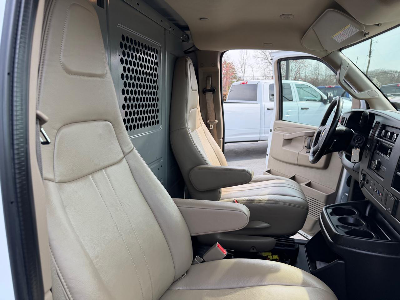 Chevrolet Express Cargo Van RWD 2500 135" 2021