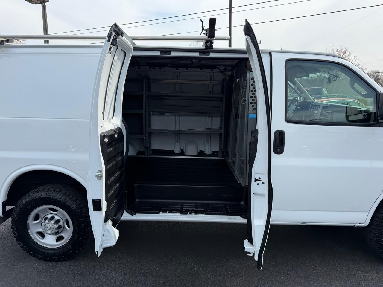Chevrolet Express Cargo Van RWD 2500 135" 2021
