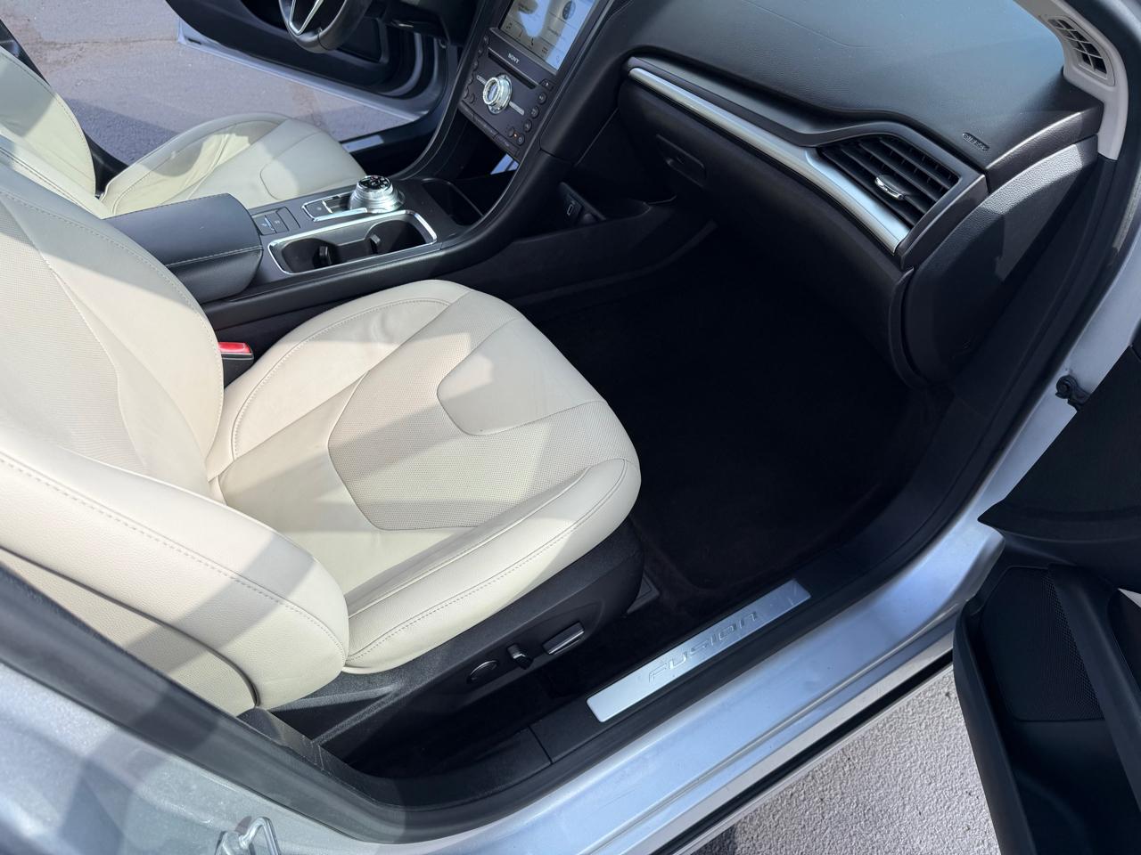 Ford Fusion Hybrid Titanium FWD 2017