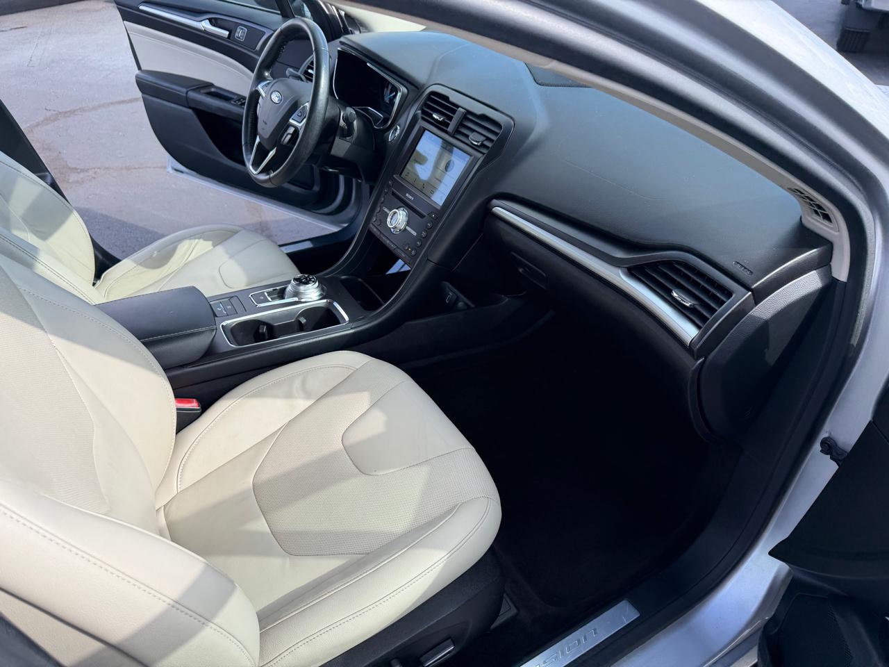 Ford Fusion Hybrid Titanium FWD 2017