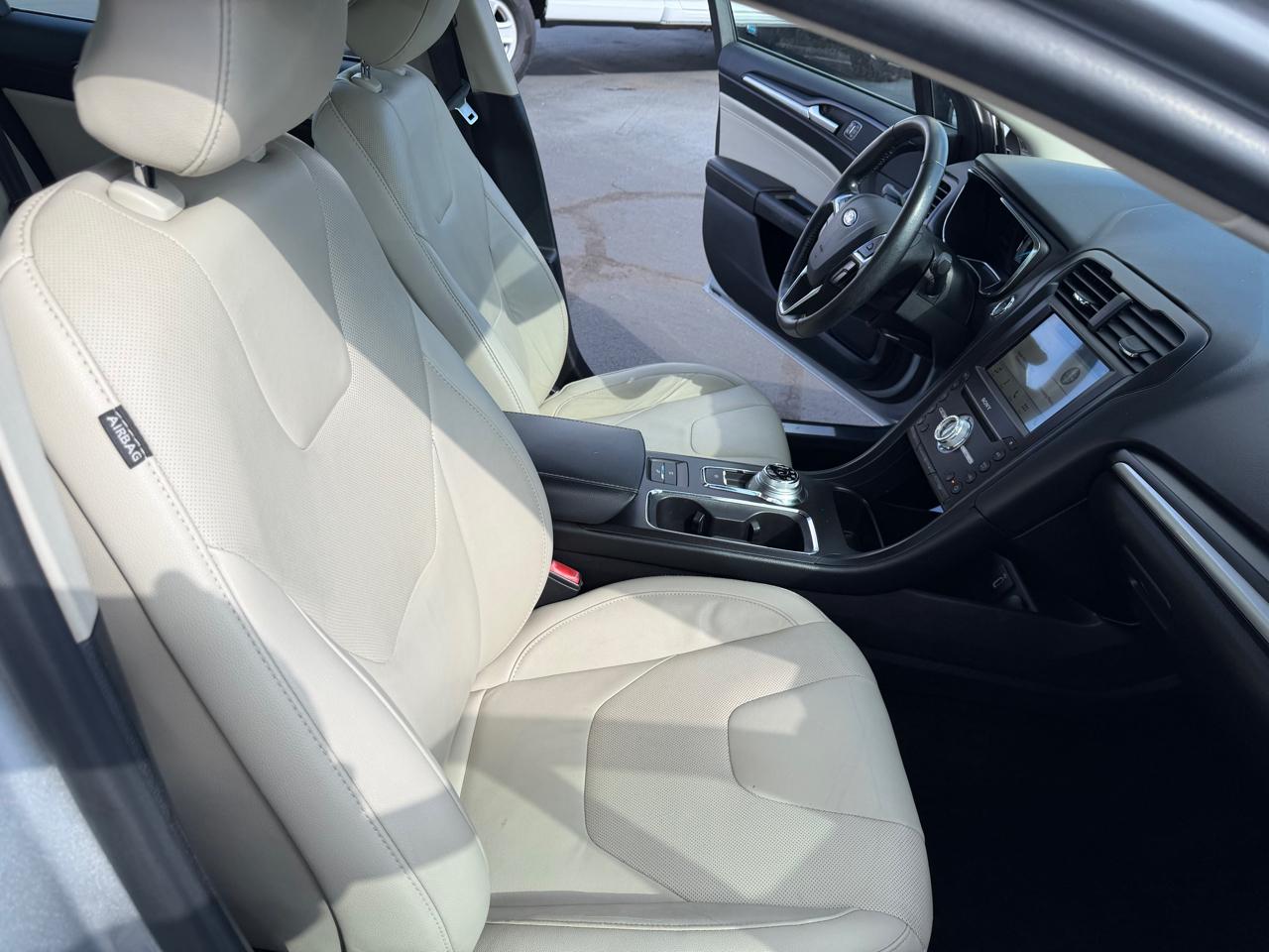 Ford Fusion Hybrid Titanium FWD 2017