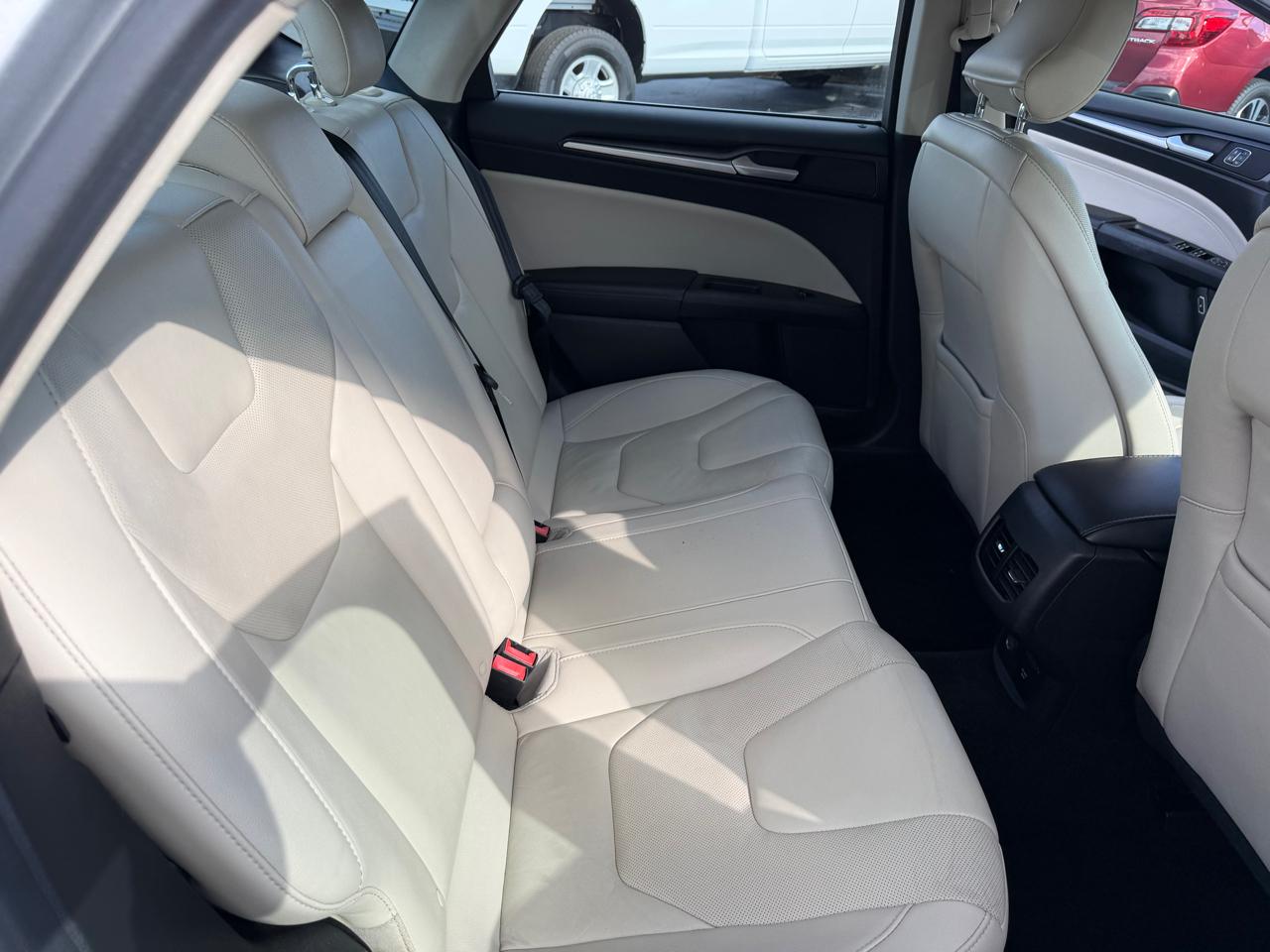 Ford Fusion Hybrid Titanium FWD 2017