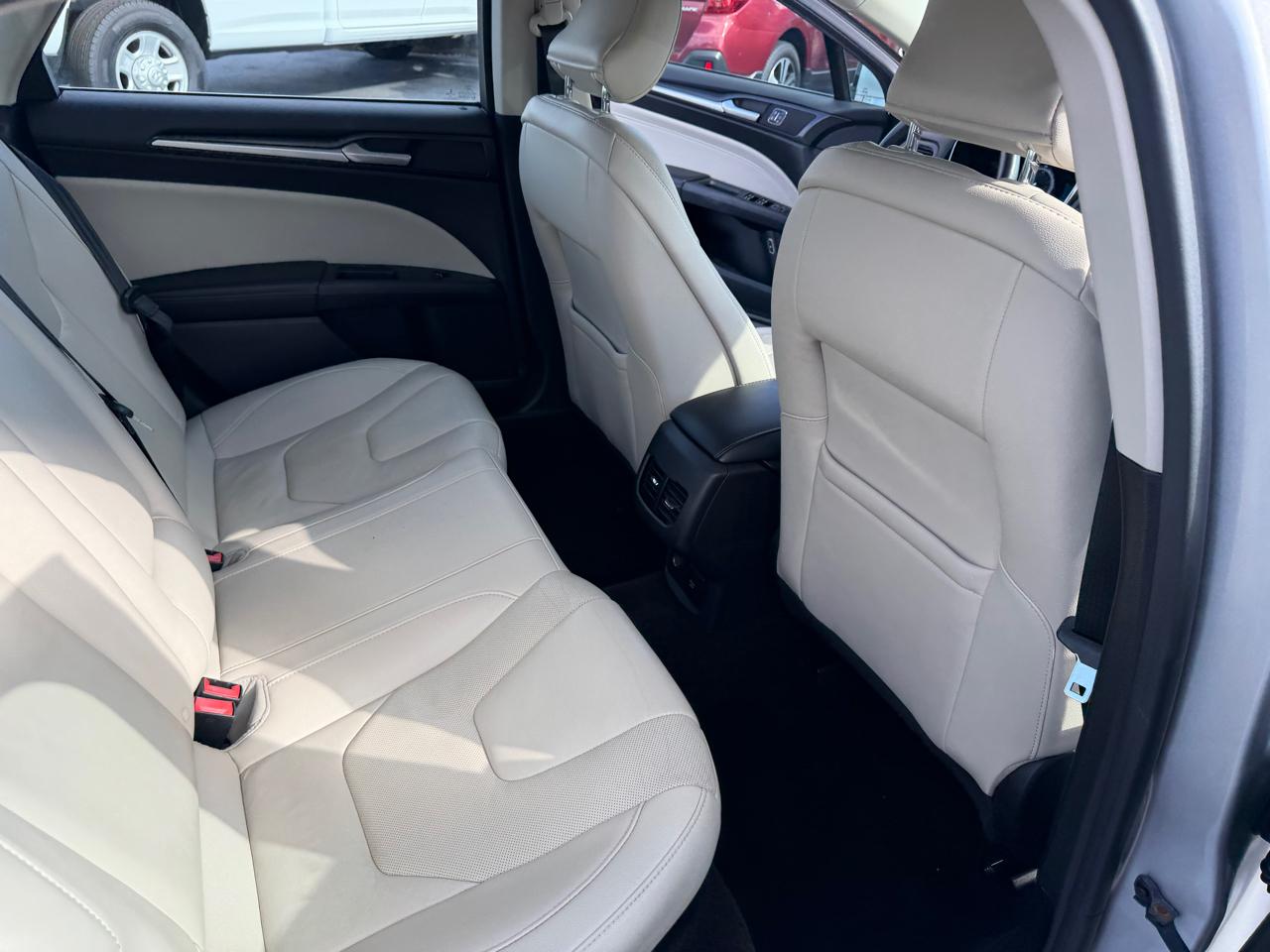 Ford Fusion Hybrid Titanium FWD 2017