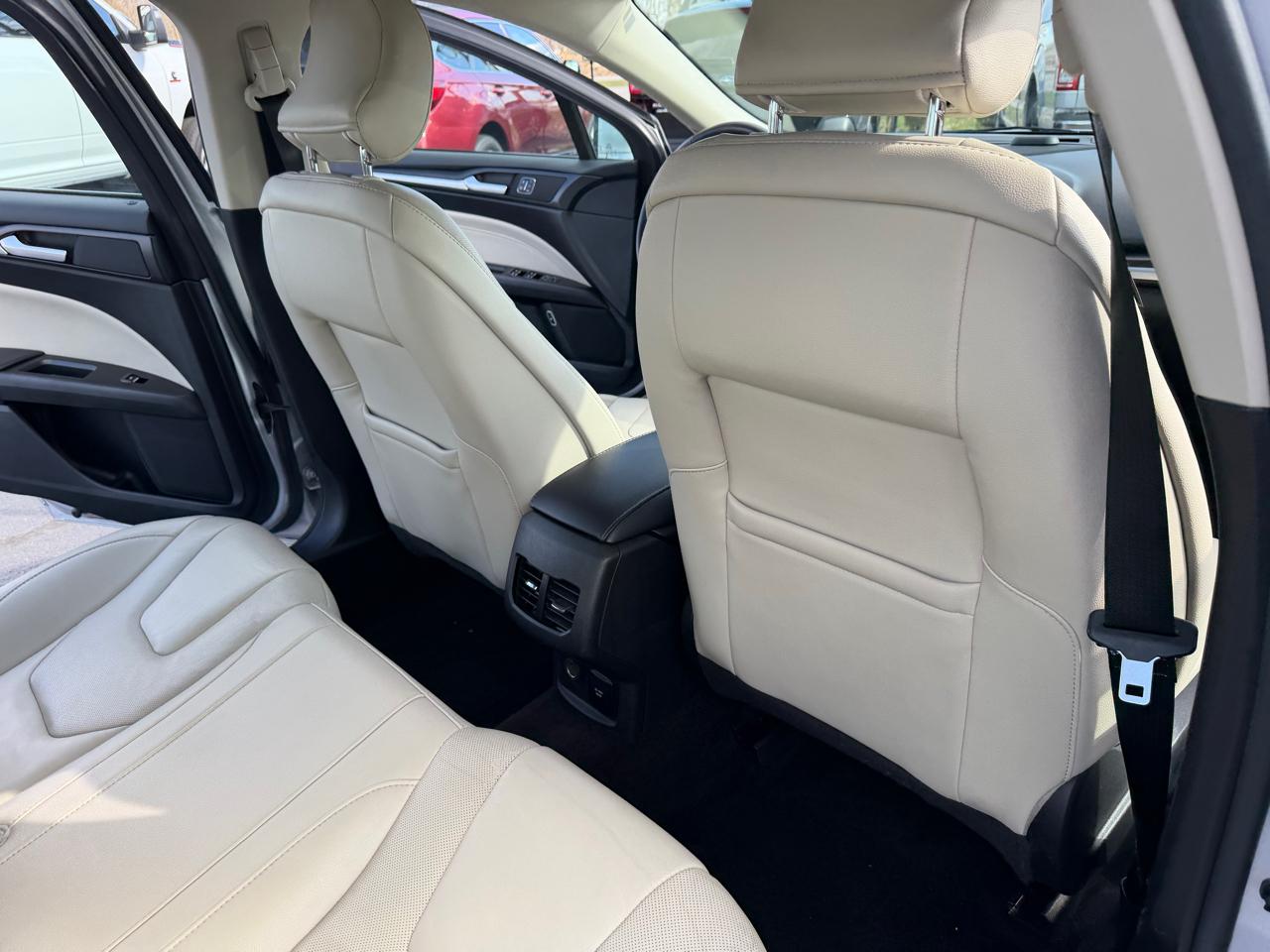 Ford Fusion Hybrid Titanium FWD 2017