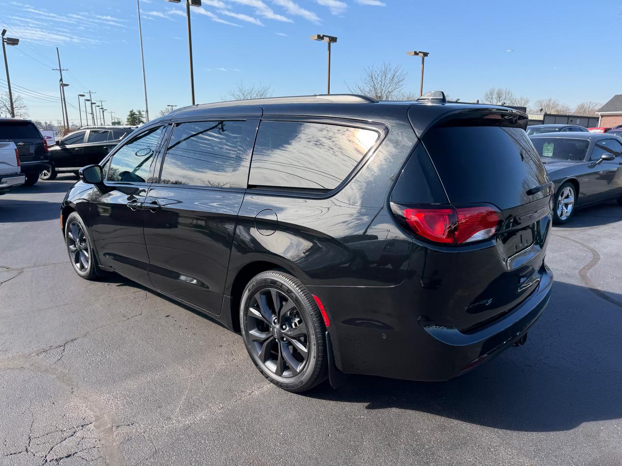 Chrysler Pacifica Limited FWD 2019