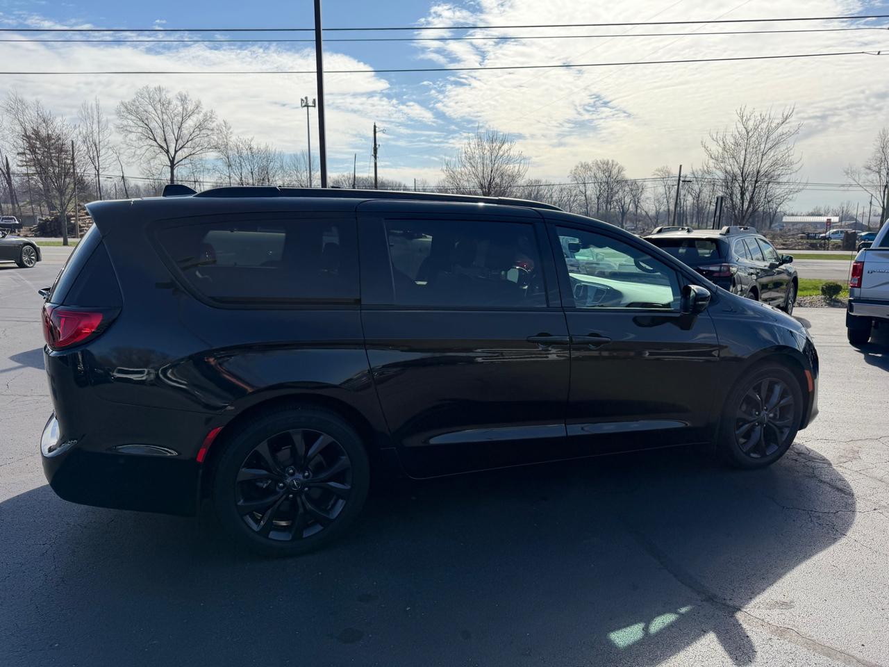Chrysler Pacifica Limited FWD 2019