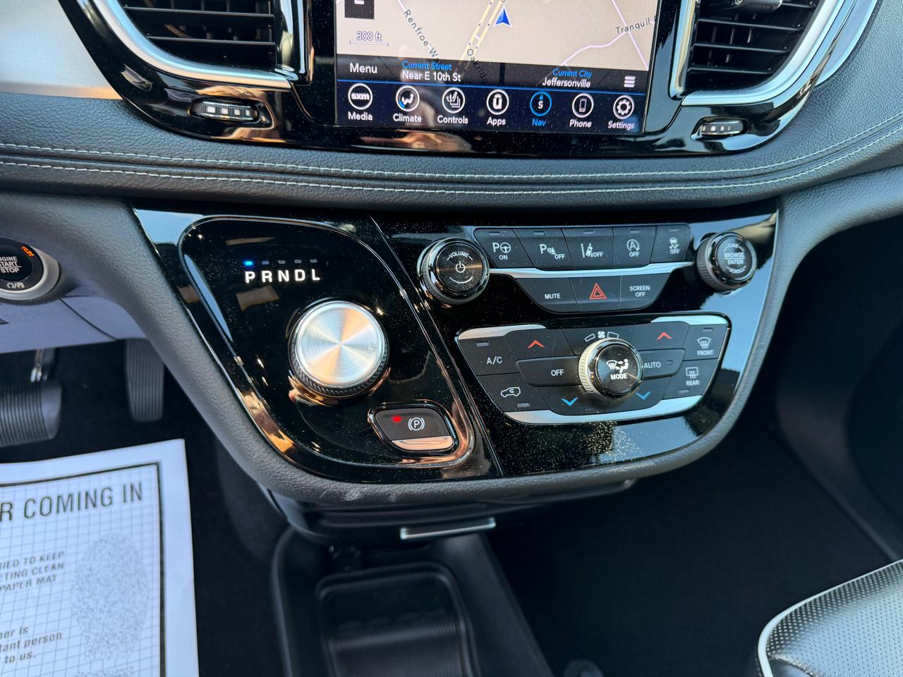 Chrysler Pacifica Limited FWD 2019