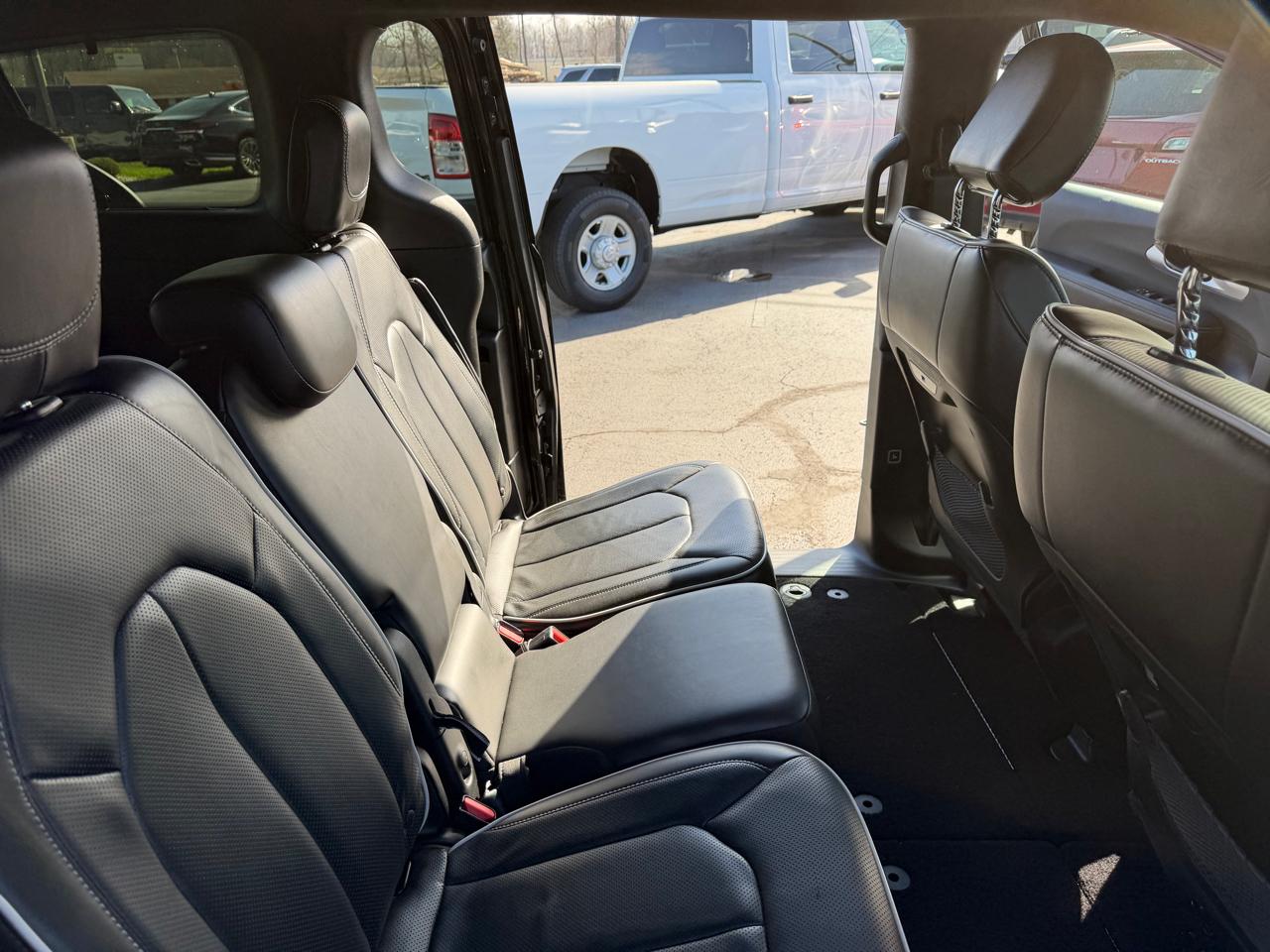 Chrysler Pacifica Limited FWD 2019