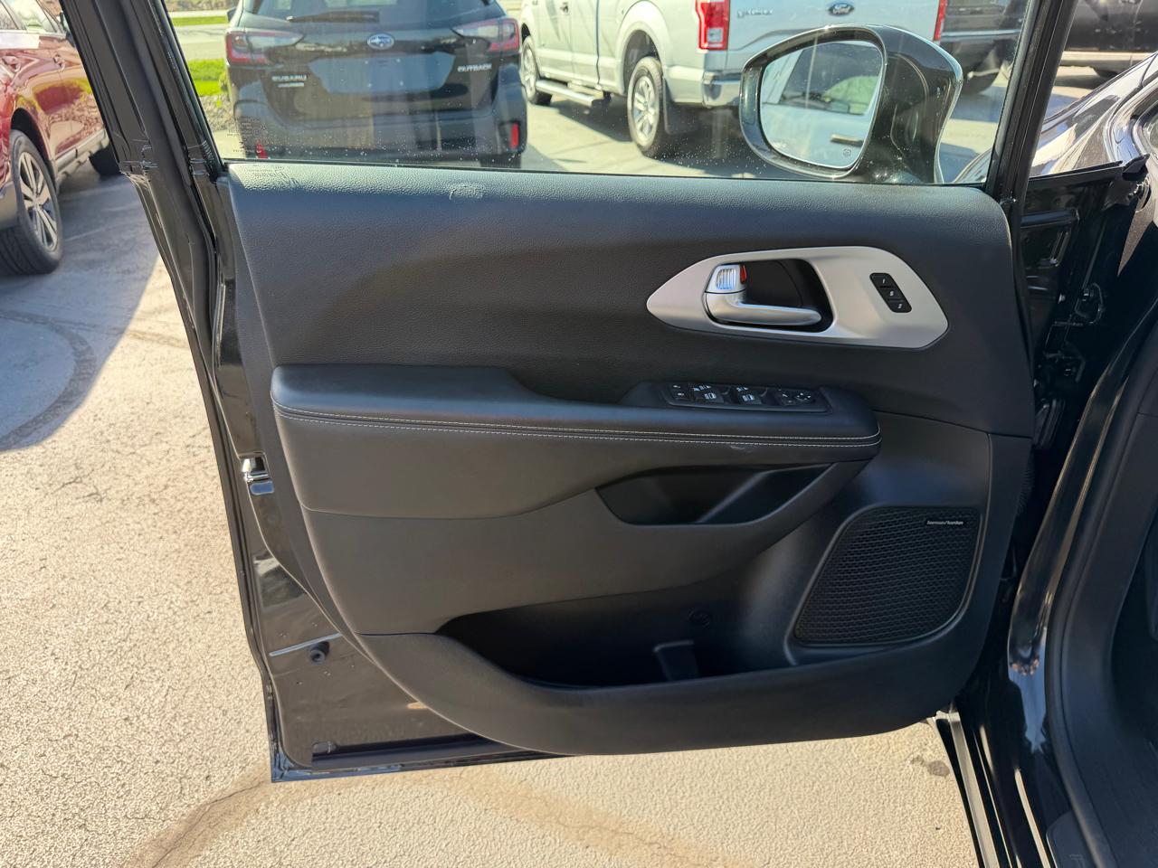 Chrysler Pacifica Limited FWD 2019