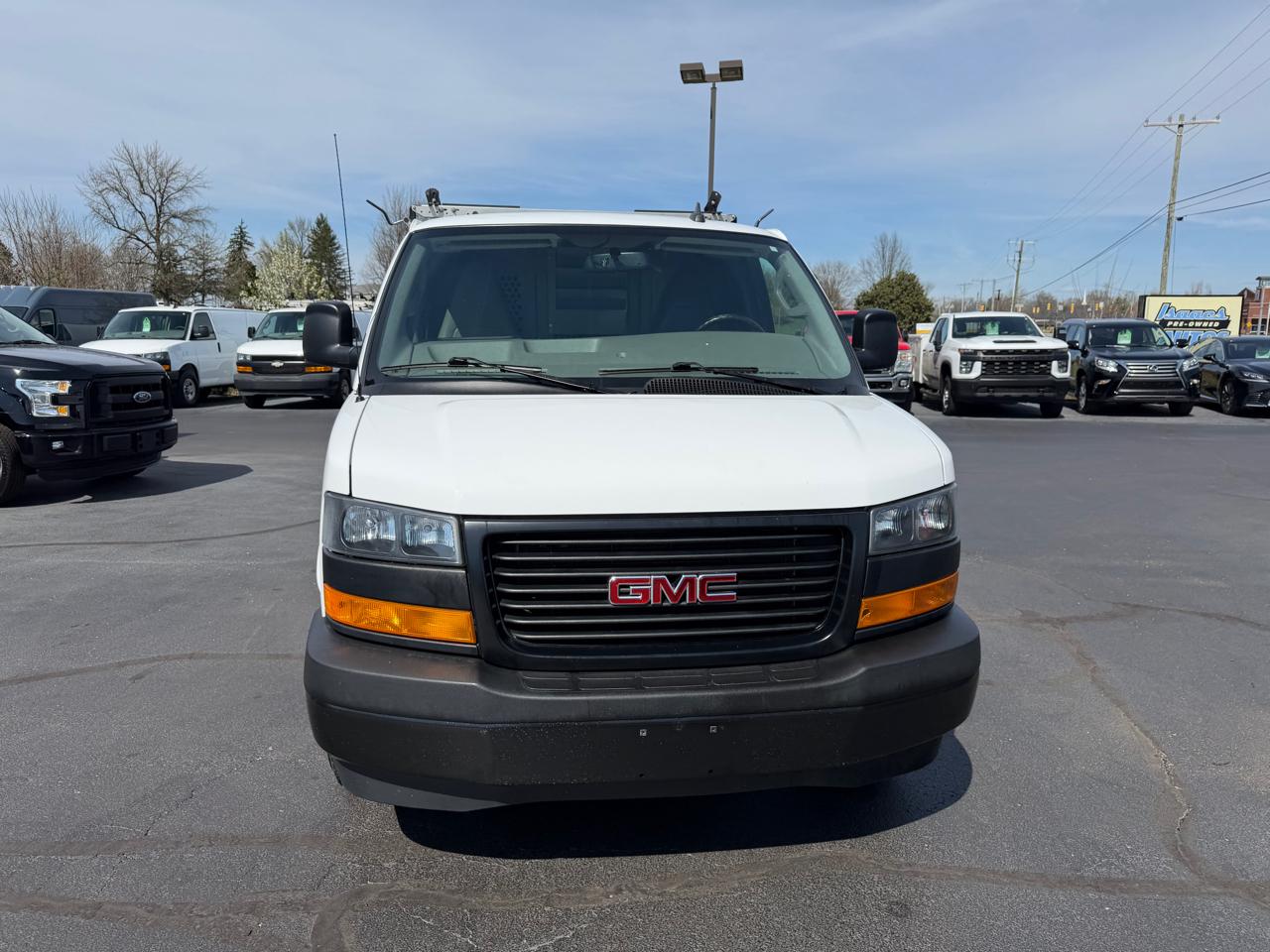 GMC Savana Cargo Van RWD 2500 135" 2022