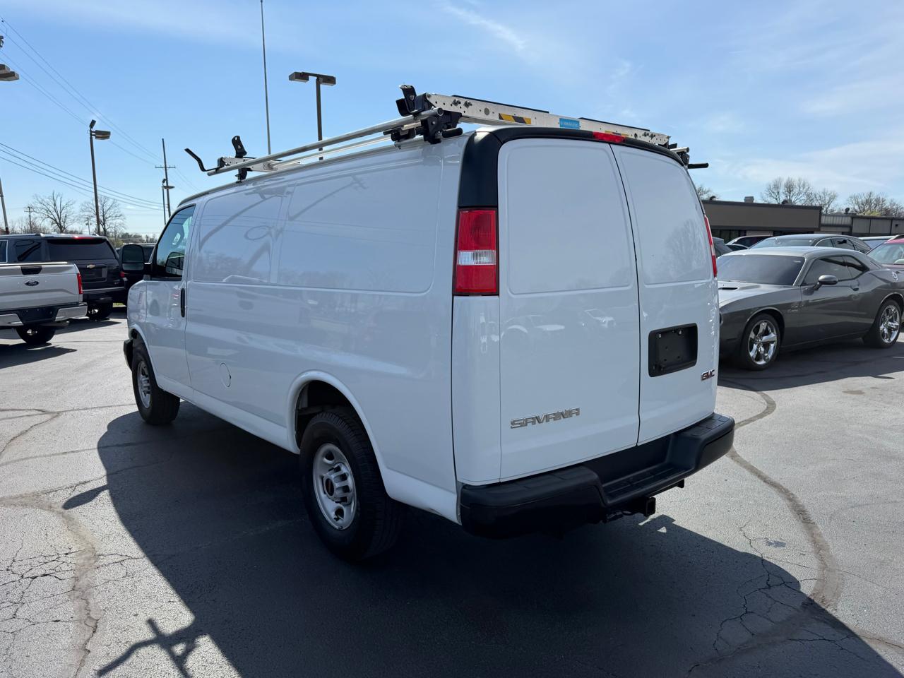 GMC Savana Cargo Van RWD 2500 135" 2022