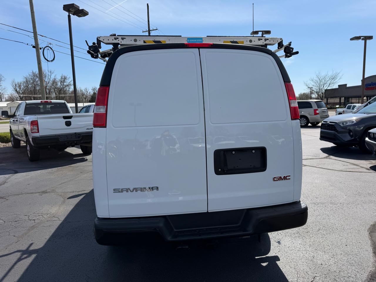 GMC Savana Cargo Van RWD 2500 135" 2022