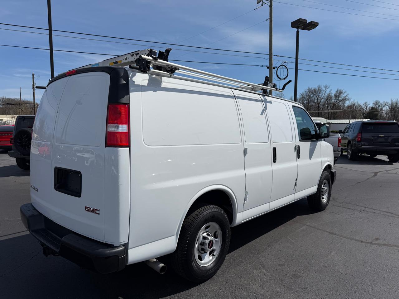 GMC Savana Cargo Van RWD 2500 135" 2022