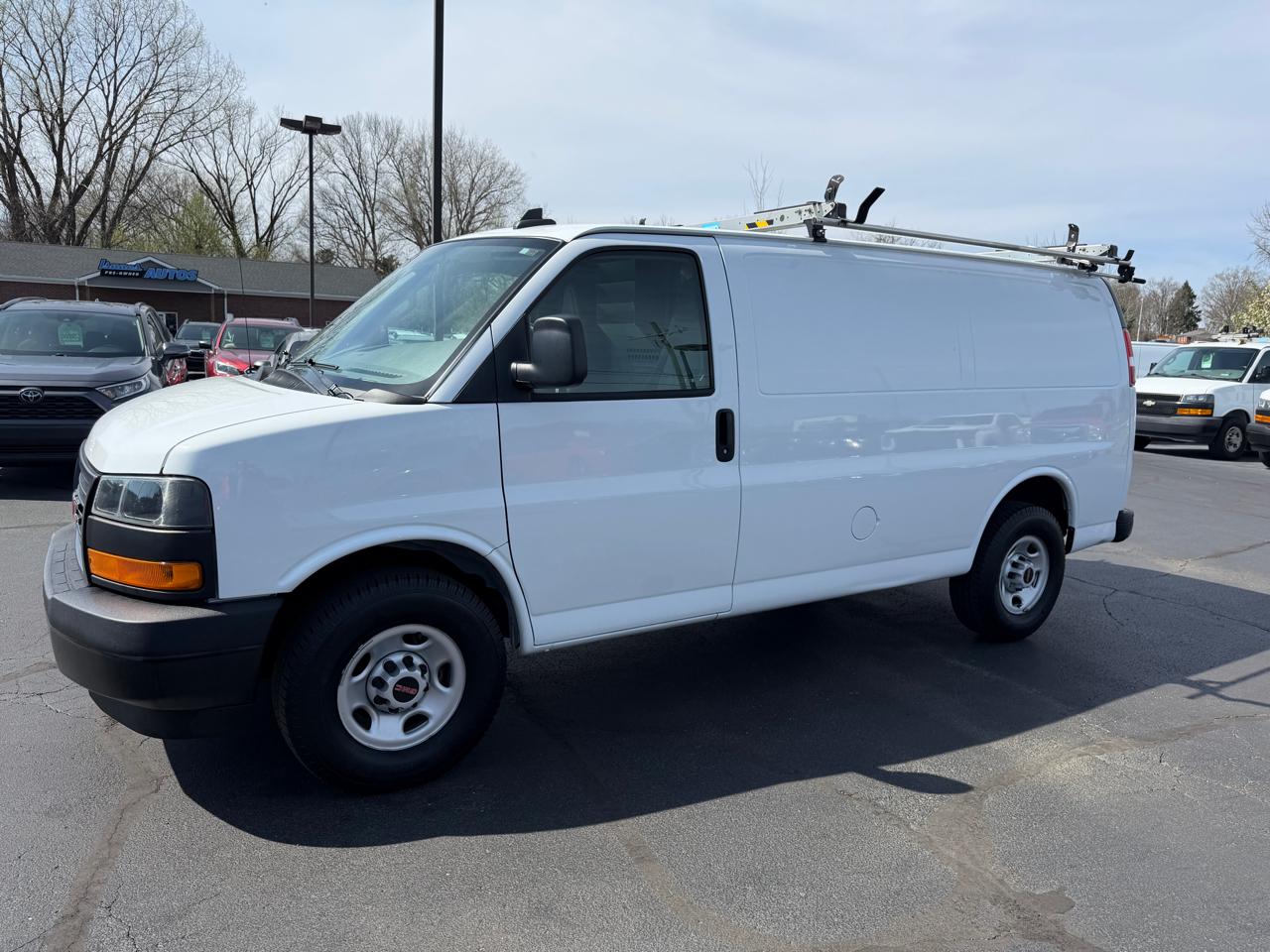 GMC Savana Cargo Van RWD 2500 135" 2022