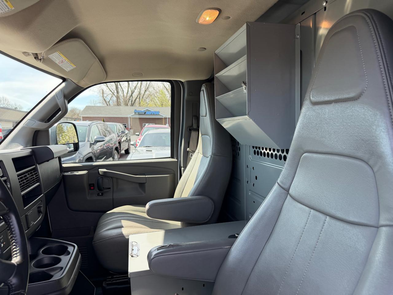 GMC Savana Cargo Van RWD 2500 135" 2022