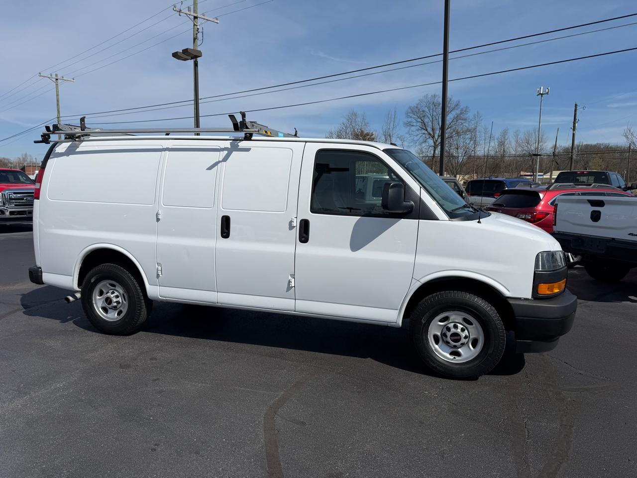 GMC Savana Cargo Van RWD 2500 135" 2022