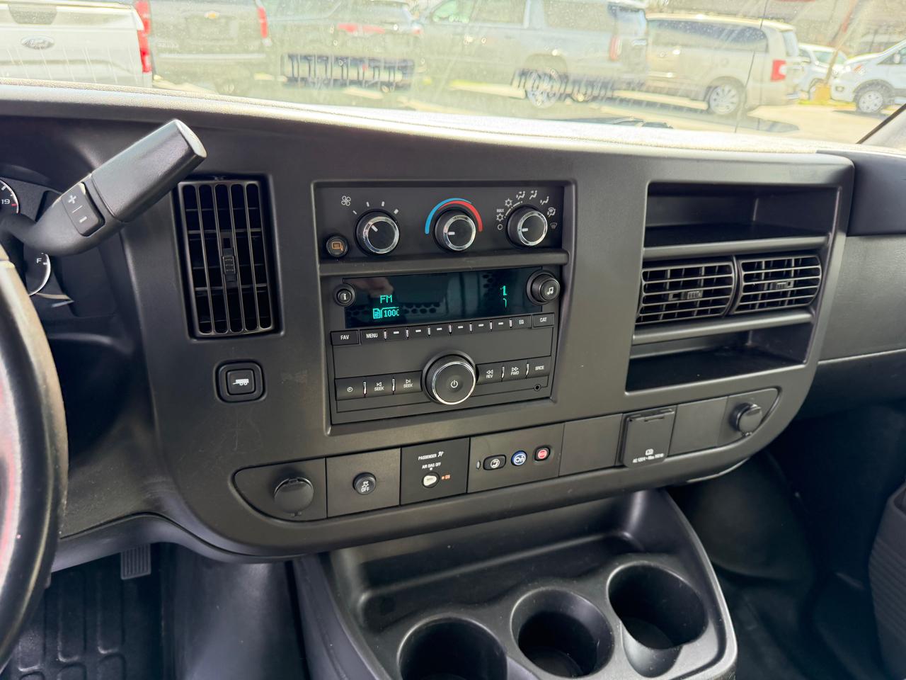 GMC Savana Cargo Van RWD 2500 135" 2022