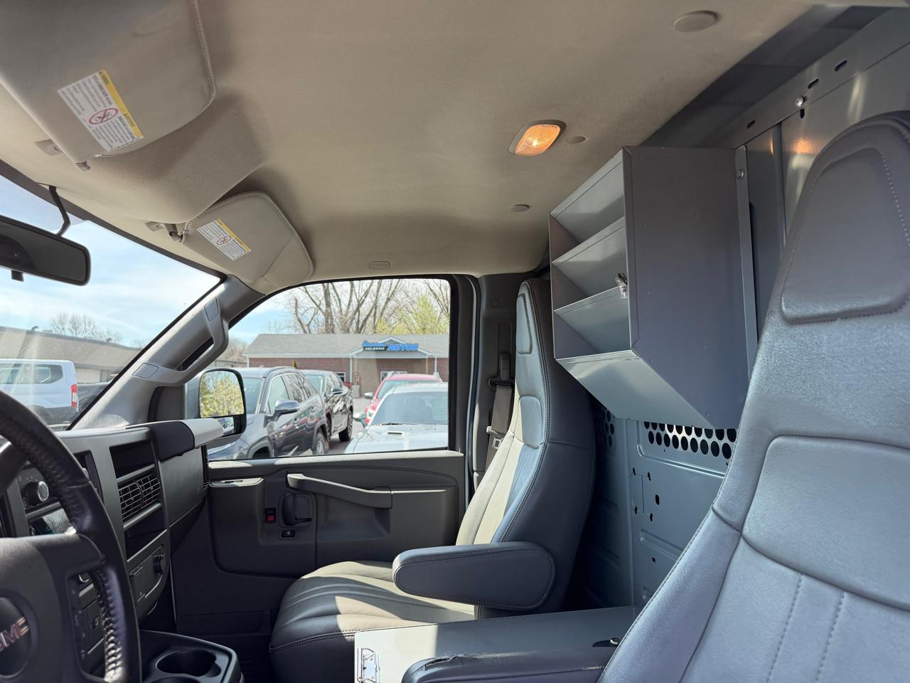 GMC Savana Cargo Van RWD 2500 135" 2022