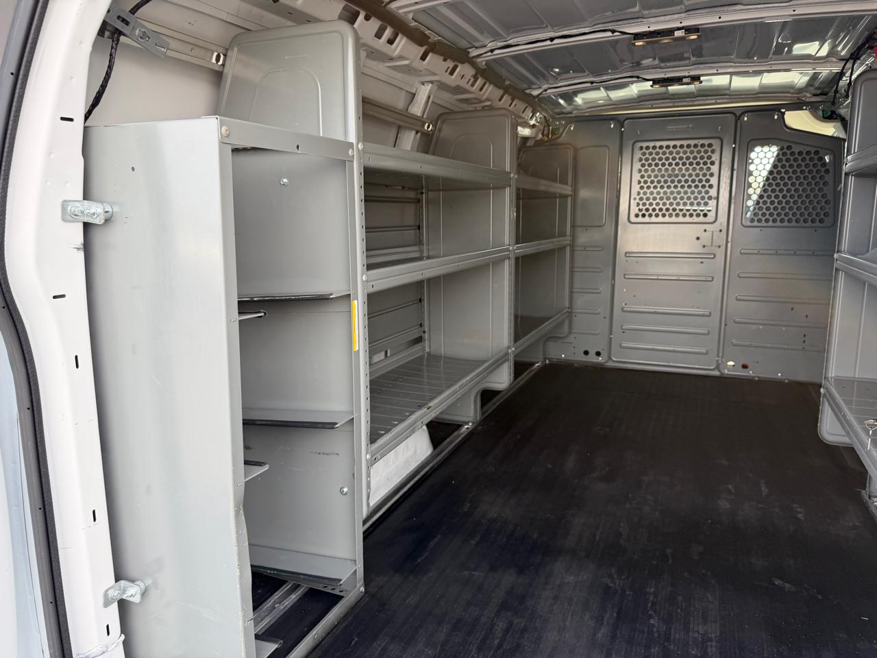 GMC Savana Cargo Van RWD 2500 135" 2022