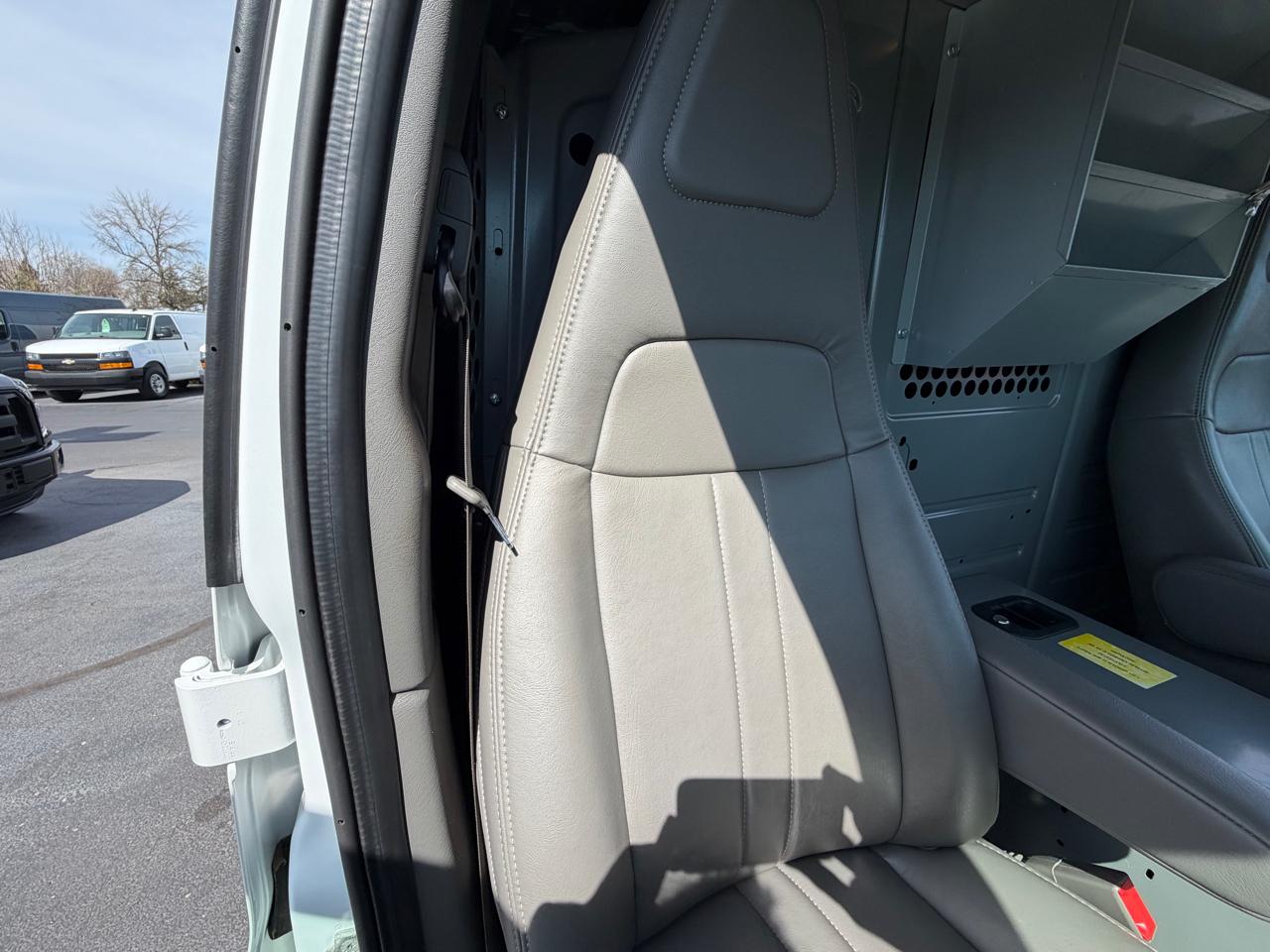 GMC Savana Cargo Van RWD 2500 135" 2022