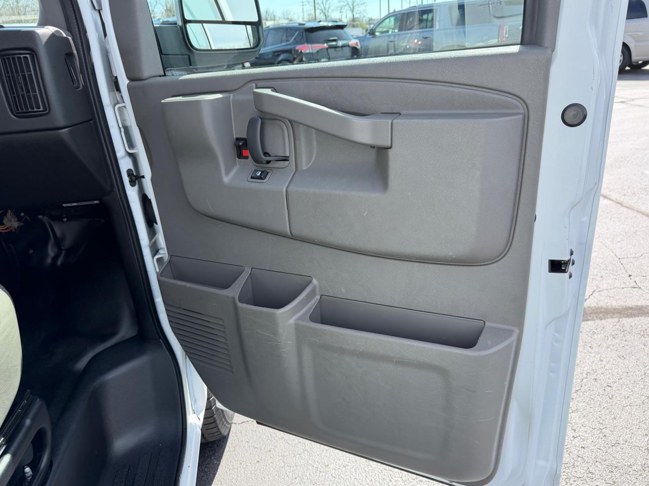 GMC Savana Cargo Van RWD 2500 135" 2022