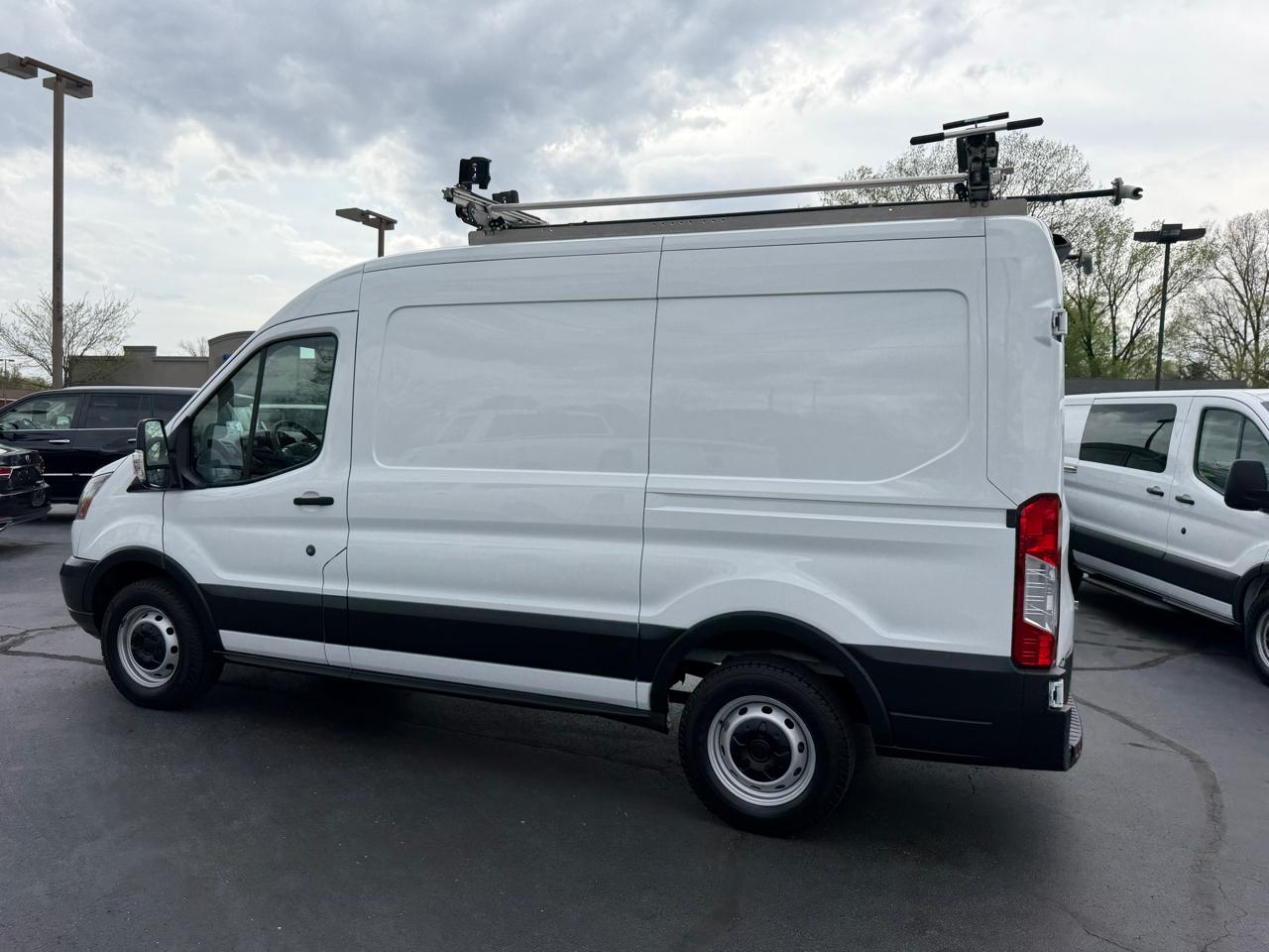 Ford Transit Van T-250 130" Med Rf 9000 GVWR Sliding RH Dr 2019