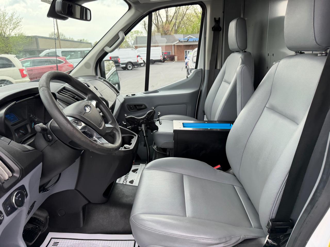 Ford Transit Van T-250 130" Med Rf 9000 GVWR Sliding RH Dr 2019