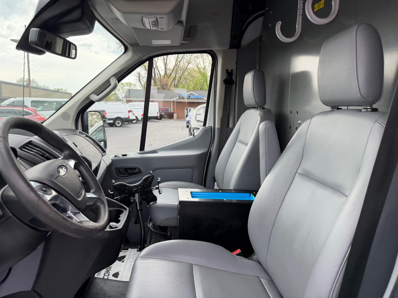 Ford Transit Van T-250 130" Med Rf 9000 GVWR Sliding RH Dr 2019