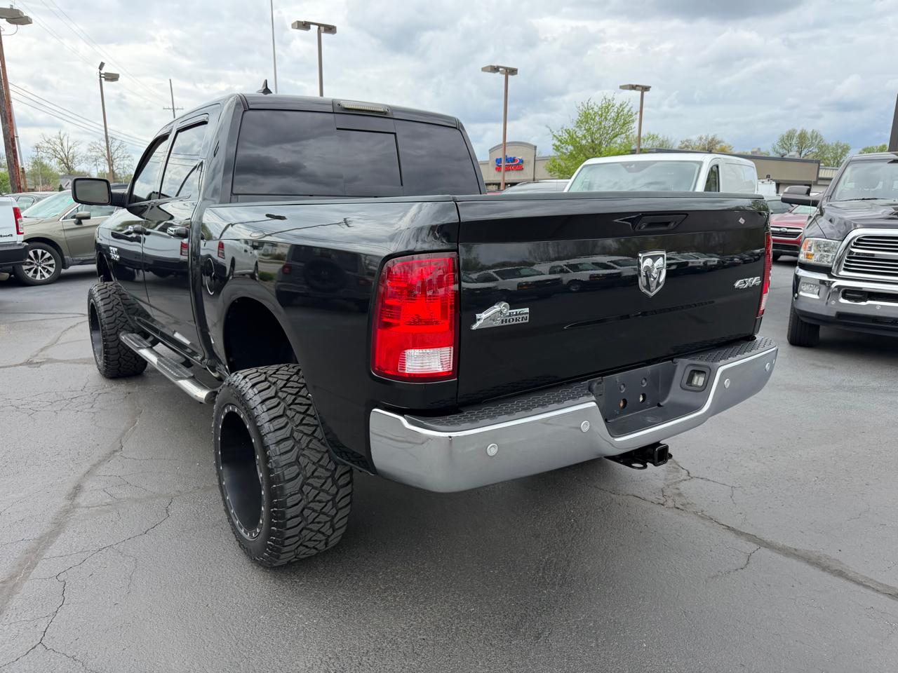 RAM 1500 Big Horn 4x4 Crew Cab 5'7" Box 2017