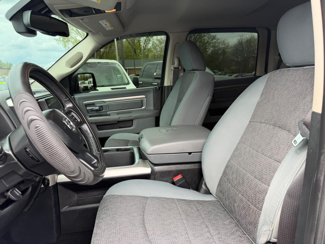 RAM 1500 Big Horn 4x4 Crew Cab 5'7" Box 2017