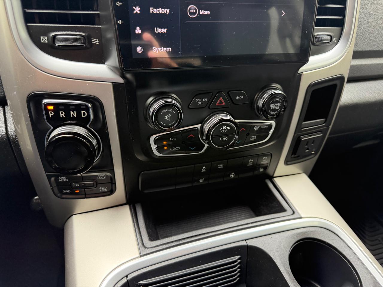 RAM 1500 Big Horn 4x4 Crew Cab 5'7" Box 2017