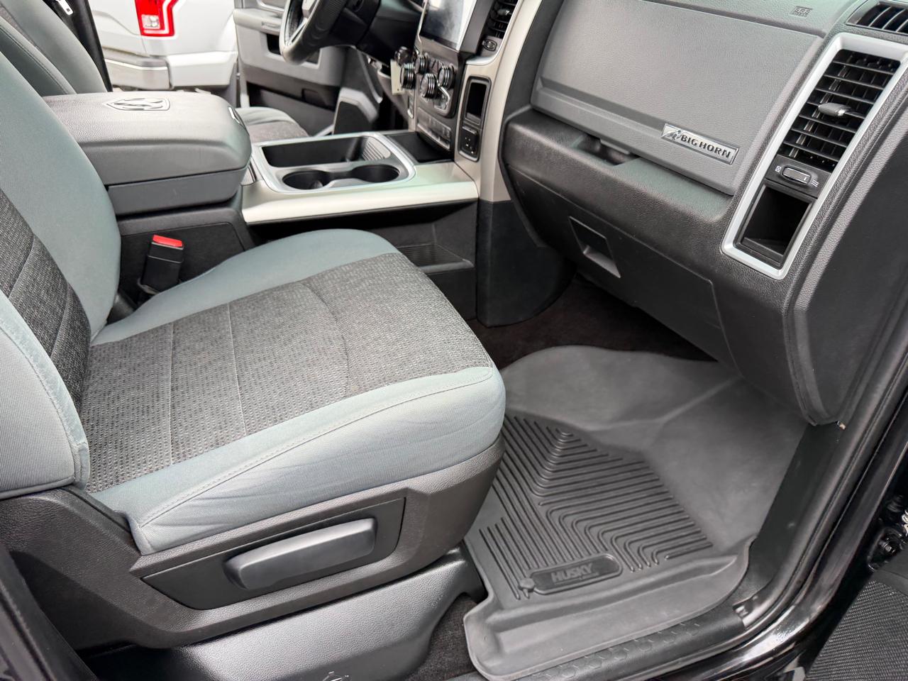 RAM 1500 Big Horn 4x4 Crew Cab 5'7" Box 2017