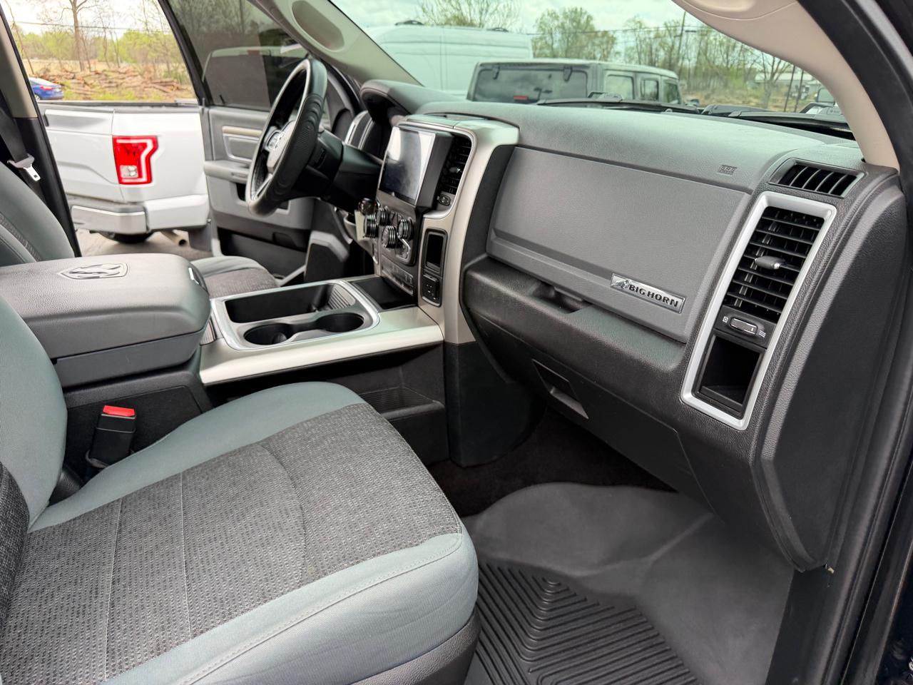 RAM 1500 Big Horn 4x4 Crew Cab 5'7" Box 2017