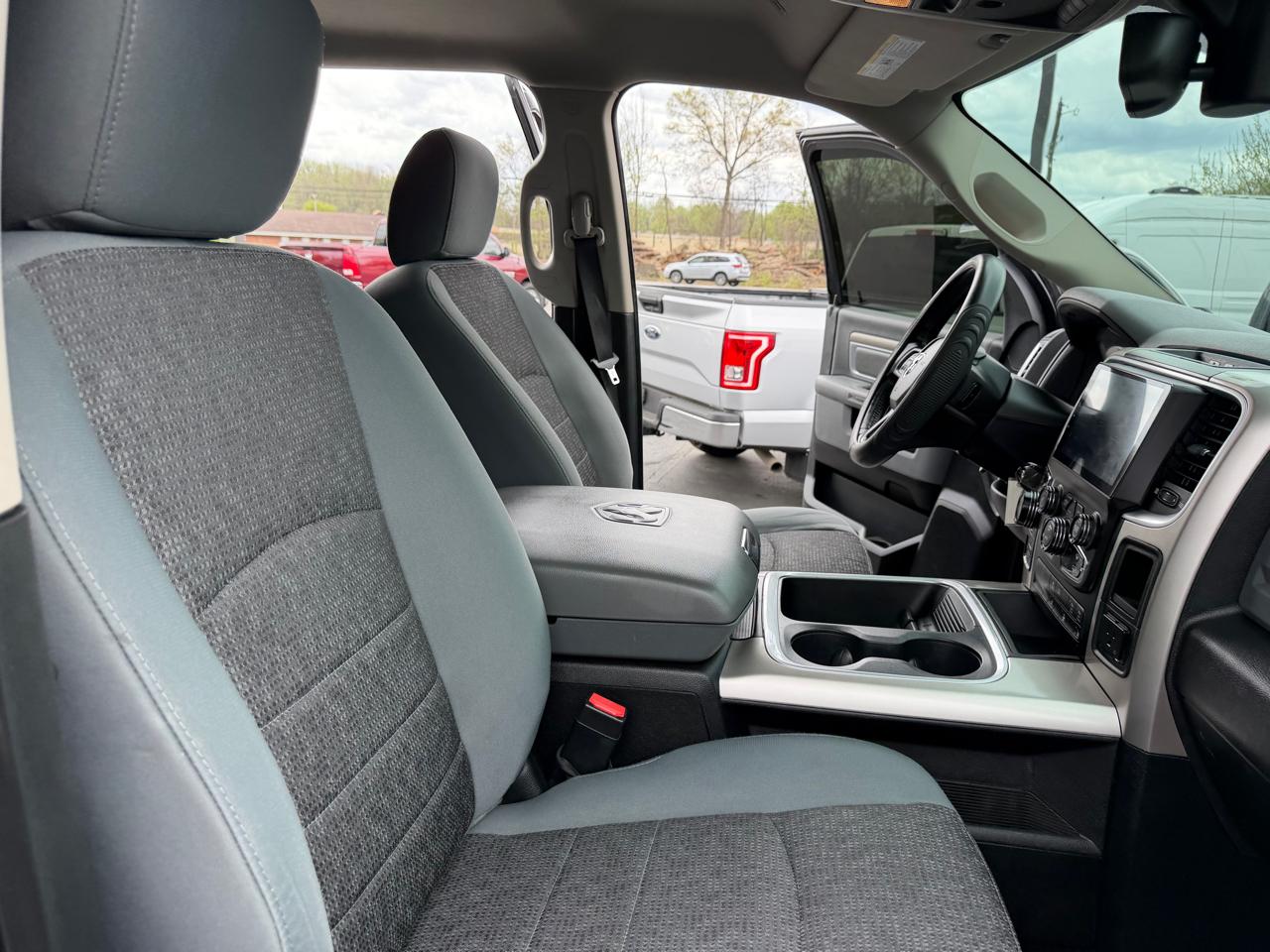 RAM 1500 Big Horn 4x4 Crew Cab 5'7" Box 2017