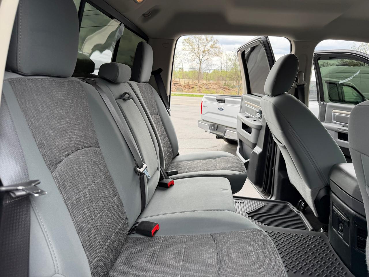 RAM 1500 Big Horn 4x4 Crew Cab 5'7" Box 2017