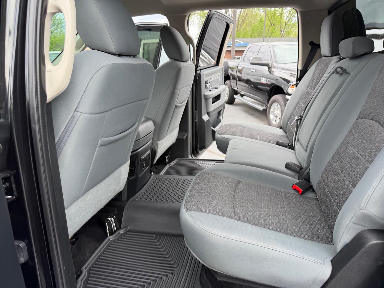 RAM 1500 Big Horn 4x4 Crew Cab 5'7" Box 2017