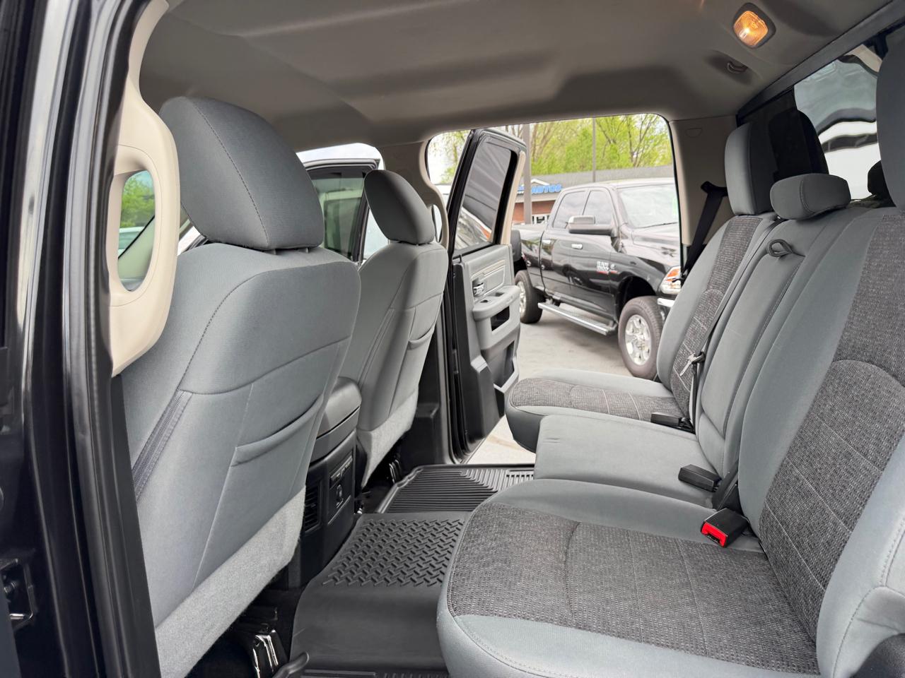 RAM 1500 Big Horn 4x4 Crew Cab 5'7" Box 2017