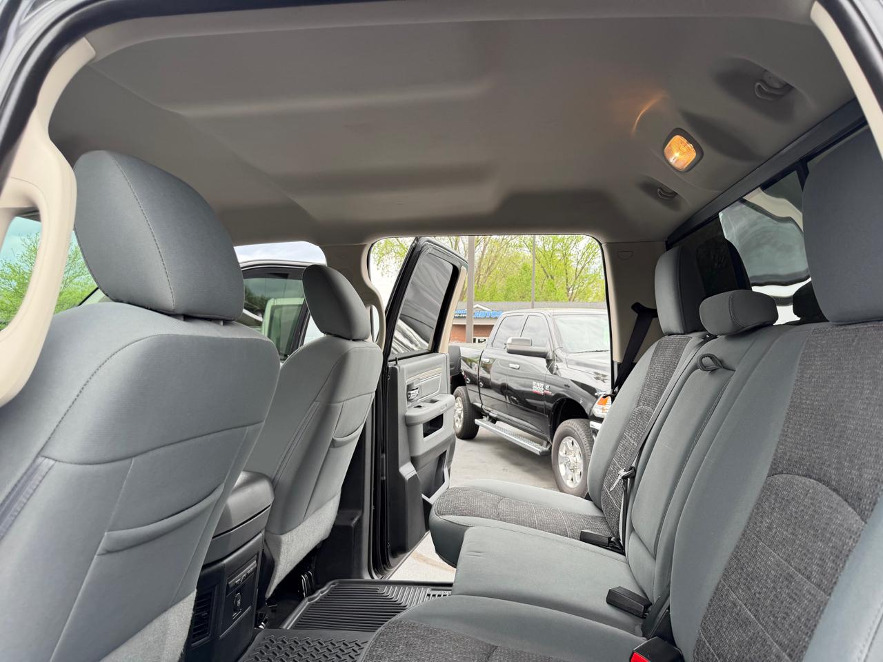 RAM 1500 Big Horn 4x4 Crew Cab 5'7" Box 2017