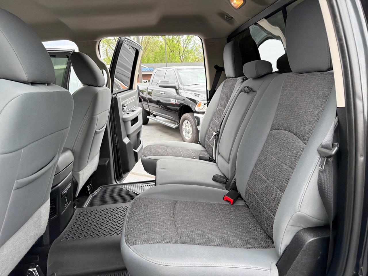 RAM 1500 Big Horn 4x4 Crew Cab 5'7" Box 2017