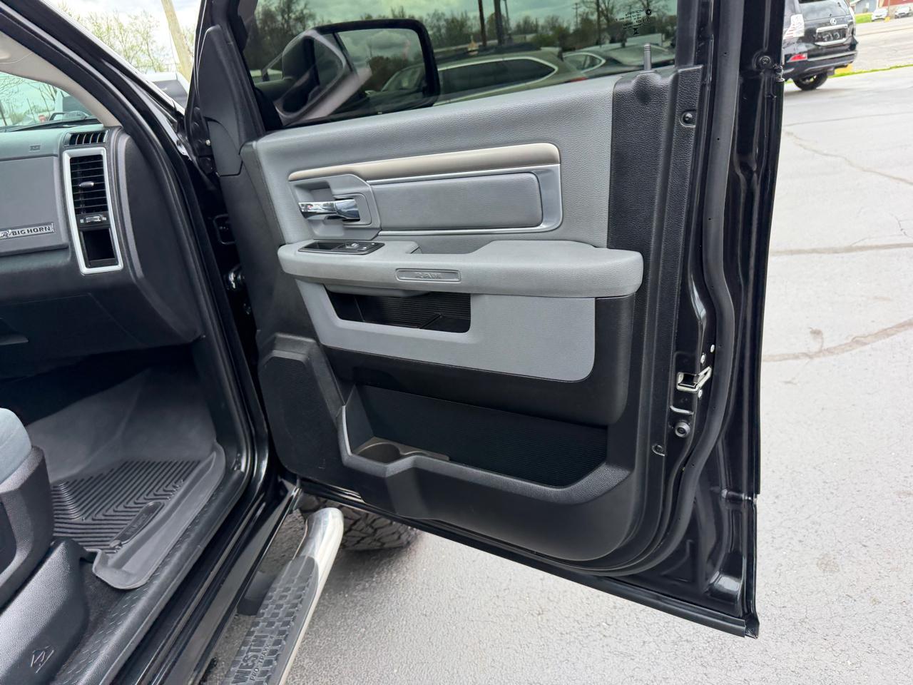 RAM 1500 Big Horn 4x4 Crew Cab 5'7" Box 2017