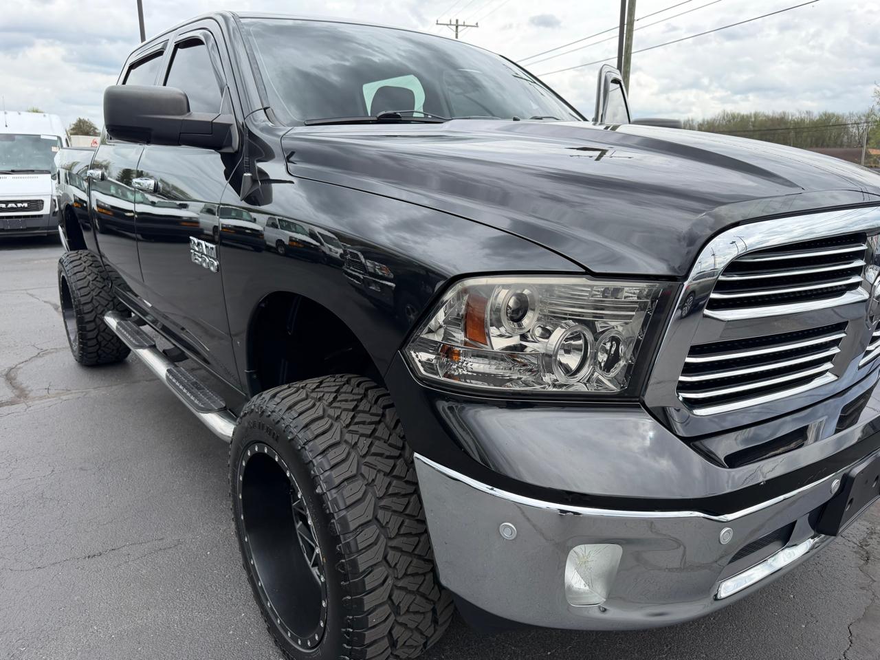 RAM 1500 Big Horn 4x4 Crew Cab 5'7" Box 2017