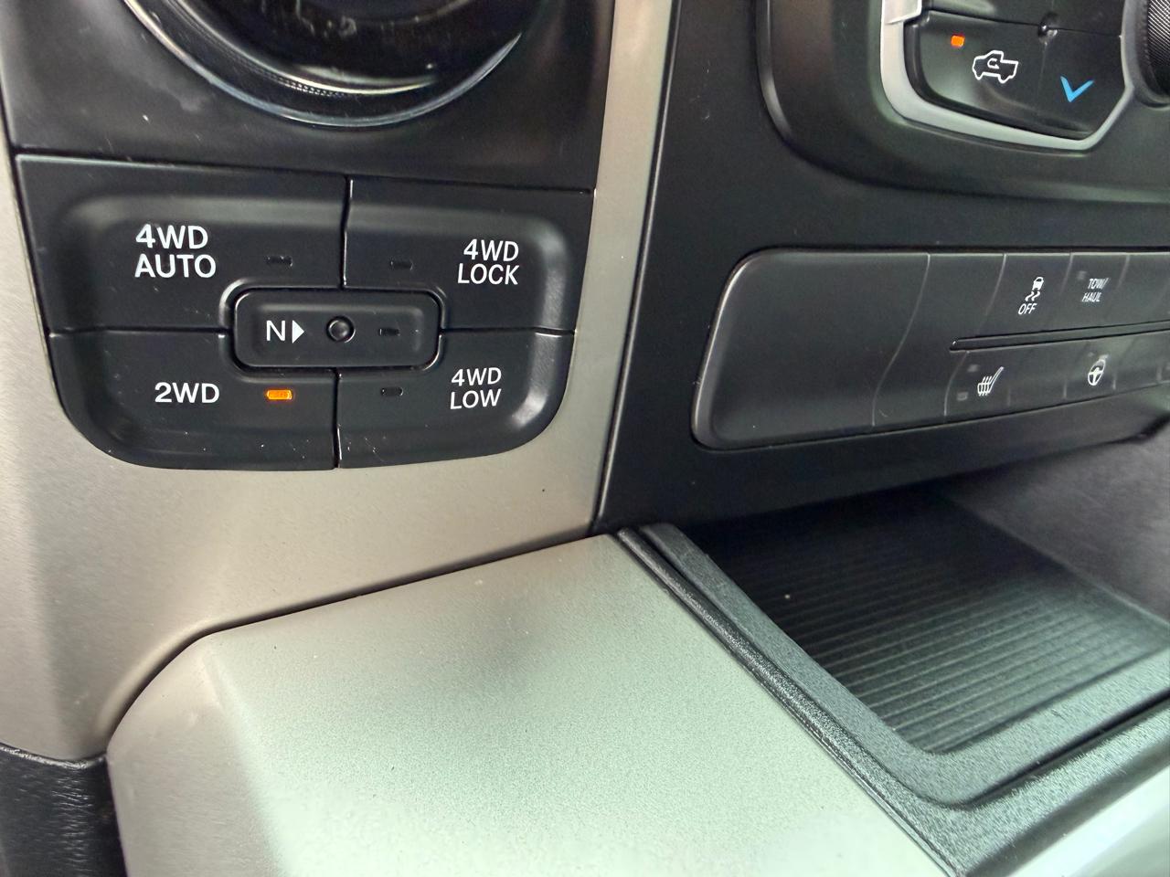 RAM 1500 Big Horn 4x4 Crew Cab 5'7" Box 2017