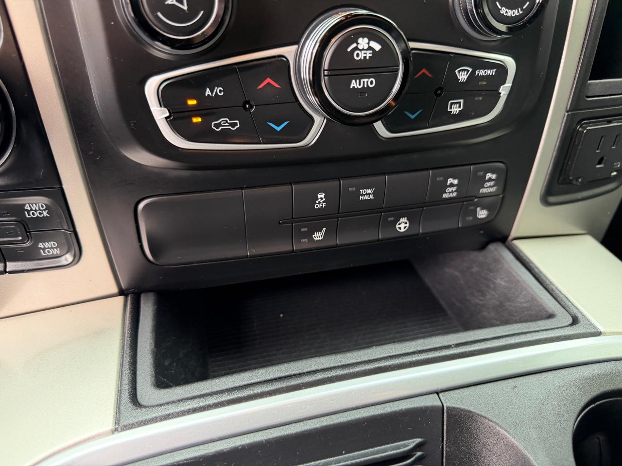 RAM 1500 Big Horn 4x4 Crew Cab 5'7" Box 2017