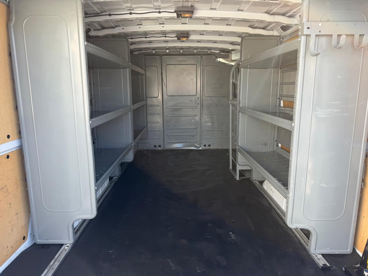 Nissan NV Cargo NV2500 HD Standard Roof V6 SL 2018