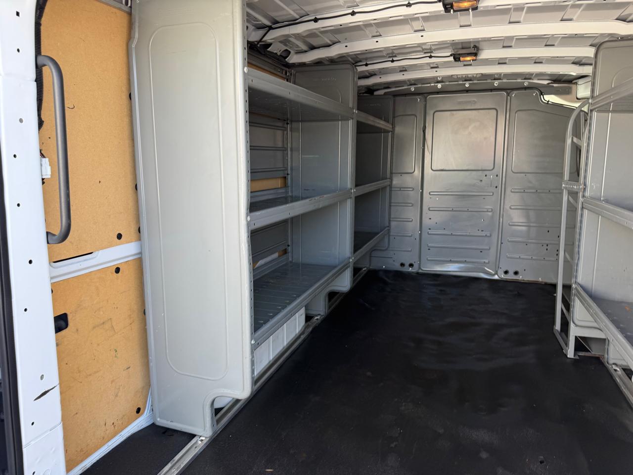 Nissan NV Cargo NV2500 HD Standard Roof V6 SL 2018