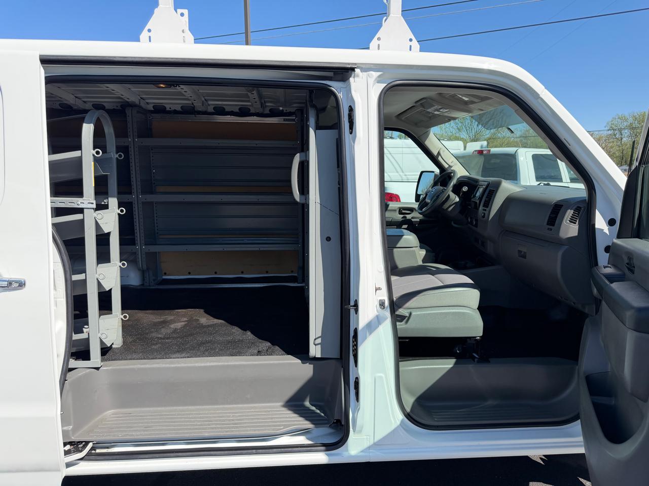 Nissan NV Cargo NV2500 HD Standard Roof V6 SL 2018