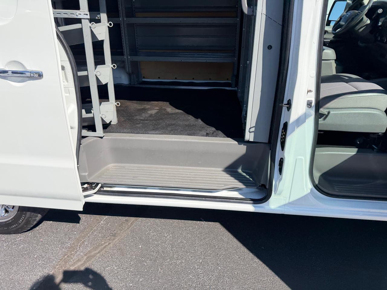 Nissan NV Cargo NV2500 HD Standard Roof V6 SL 2018