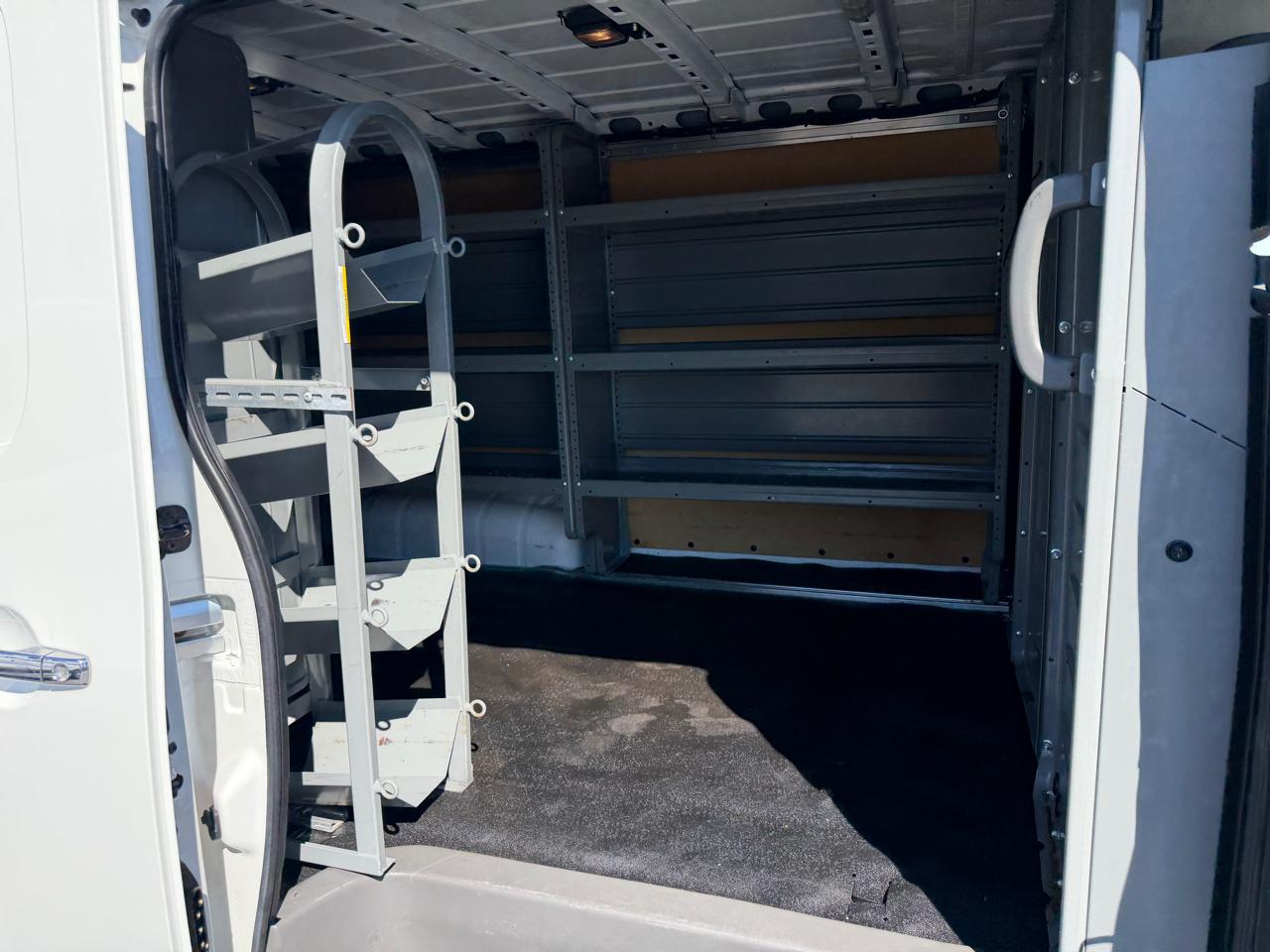 Nissan NV Cargo NV2500 HD Standard Roof V6 SL 2018