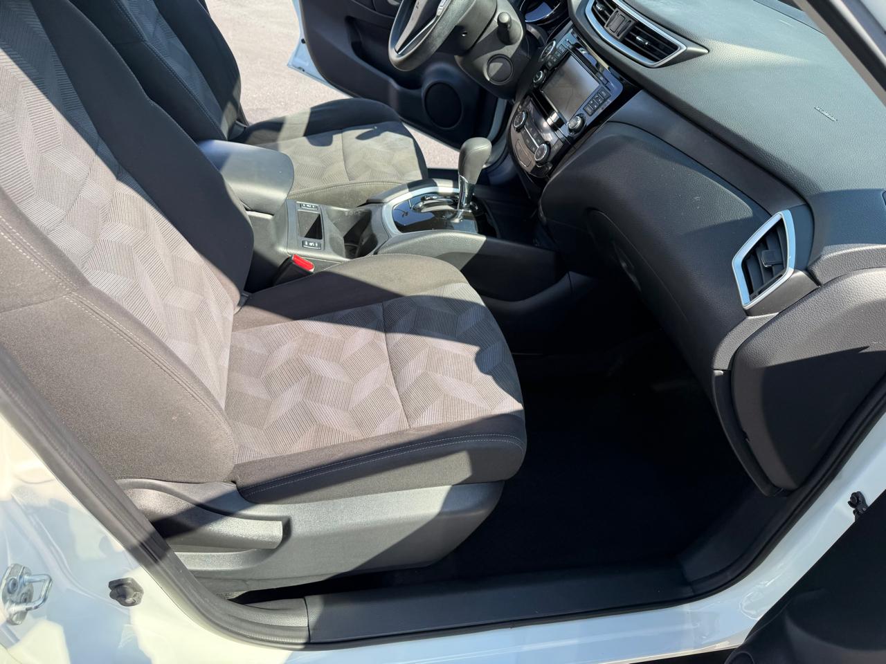 Nissan Rogue AWD 4dr SV 2016